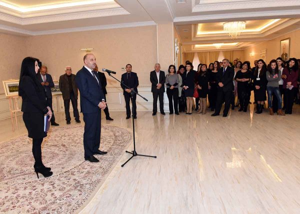 Sumqayıtda Əyyub Hüseynovun 100 illik yubileyinə həsr olunmuş sərgi keçirilib - Fotolar Sumqayıtda Əyyub Hüseynovun 100 illik yubileyinə həsr olunmuş sərgi keçirilib - Fotolar