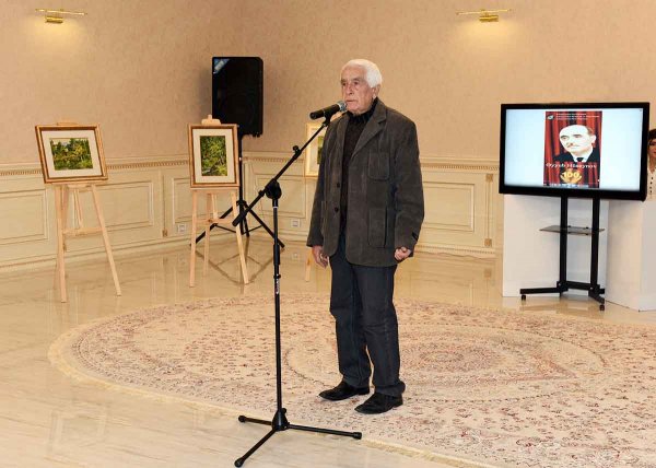 Sumqayıtda Əyyub Hüseynovun 100 illik yubileyinə həsr olunmuş sərgi keçirilib - Fotolar Sumqayıtda Əyyub Hüseynovun 100 illik yubileyinə həsr olunmuş sərgi keçirilib - Fotolar