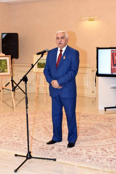 Sumqayıtda Əyyub Hüseynovun 100 illik yubileyinə həsr olunmuş sərgi keçirilib - Fotolar Sumqayıtda Əyyub Hüseynovun 100 illik yubileyinə həsr olunmuş sərgi keçirilib - Fotolar