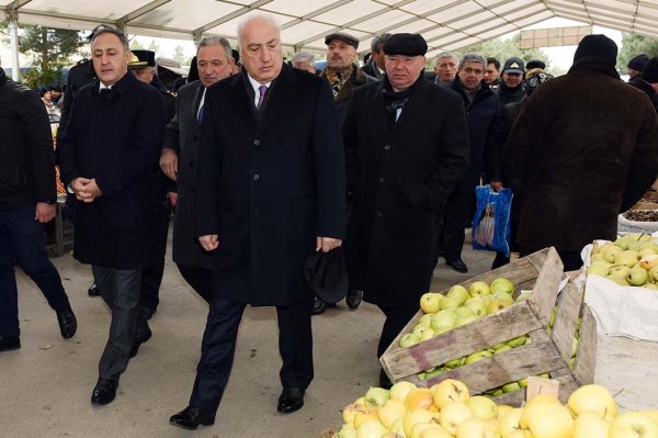 Sumqayıtda satış-yarmarkada məhsullar 25-30 faiz ucuz təklif edilir - VİDEO + FOTO Sumqayıtda satış-yarmarkada məhsullar 25-30 faiz ucuz təklif edilir - VİDEO + FOTO