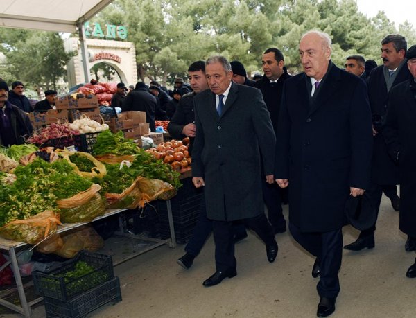 Sumqayıtda satış-yarmarkada məhsullar 25-30 faiz ucuz təklif edilir - VİDEO + FOTO Sumqayıtda satış-yarmarkada məhsullar 25-30 faiz ucuz təklif edilir - VİDEO + FOTO