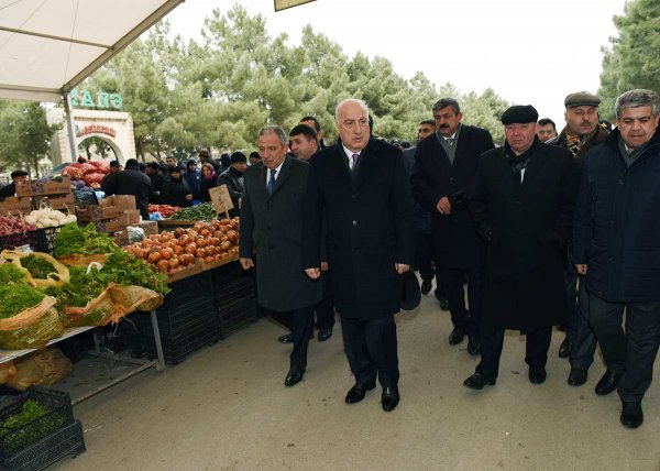 Sumqayıtda satış-yarmarkada məhsullar 25-30 faiz ucuz təklif edilir - VİDEO + FOTO Sumqayıtda satış-yarmarkada məhsullar 25-30 faiz ucuz təklif edilir - VİDEO + FOTO