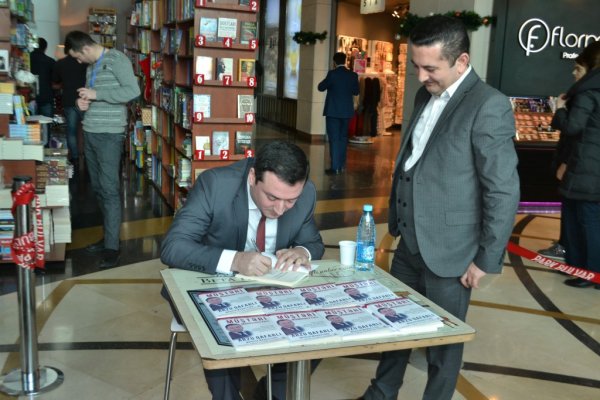 Sumqayıtlı gəncin “Müştəri Məmnuniyyəti” adlı kitabının təqdimatı keçirildi - FOTOLAR Sumqayıtlı gəncin “Müştəri Məmnuniyyəti” adlı kitabının təqdimatı keçirildi - FOTOLAR