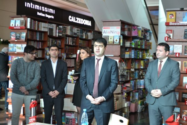 Sumqayıtlı gəncin “Müştəri Məmnuniyyəti” adlı kitabının təqdimatı keçirildi - FOTOLAR Sumqayıtlı gəncin “Müştəri Məmnuniyyəti” adlı kitabının təqdimatı keçirildi - FOTOLAR