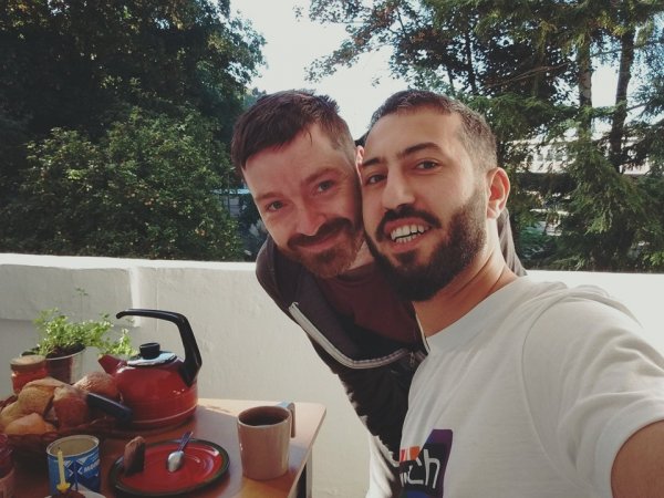 Sumqayıtlı oğlan almaniyalı həmcinsiylə evlənməyə hazırlaşır - FOTO Sumqayıtlı oğlan almaniyalı həmcinsiylə evlənməyə hazırlaşır - FOTO