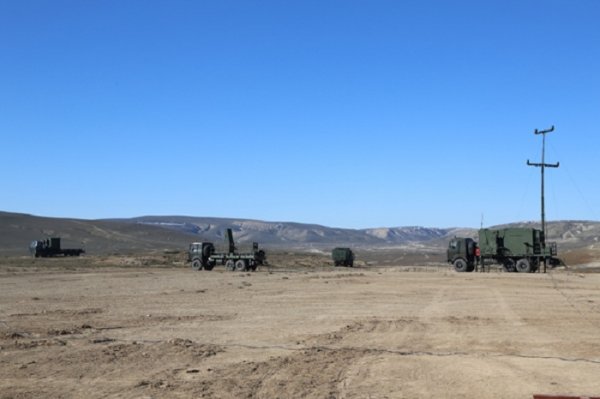 Azərbaycan `İldırım` raketini işə saldı - FOTOLAR
