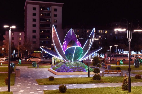 Sumqayıtın yeni il öncəsi möhtəşəm gecə görüntüləri – FOTOLAR