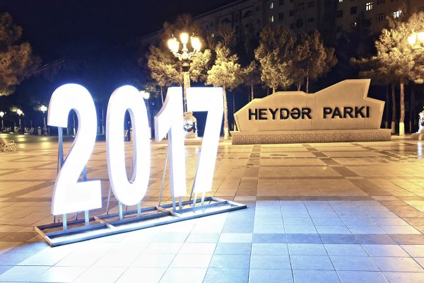 Sumqayıtın yeni il öncəsi möhtəşəm gecə görüntüləri – FOTOLAR