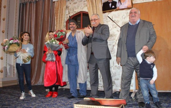 “Koroğlu” və “Cavad xan” filmlərinin yaradıcısı Rövşən Almuradlı Sumqayıta “Oğru” ilə qayıtdı “Koroğlu” və “Cavad xan” filmlərinin yaradıcısı Rövşən Almuradlı Sumqayıta “Oğru” ilə qayıtdı