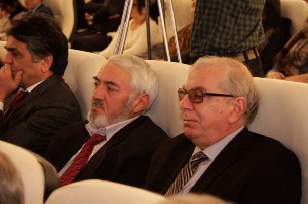 “Koroğlu” və “Cavad xan” filmlərinin yaradıcısı Rövşən Almuradlı Sumqayıta “Oğru” ilə qayıtdı “Koroğlu” və “Cavad xan” filmlərinin yaradıcısı Rövşən Almuradlı Sumqayıta “Oğru” ilə qayıtdı