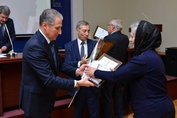 Sumqayıtda 20 kimyaçı mükafatlandırıldı - FOTO Sumqayıtda 20 kimyaçı mükafatlandırıldı - FOTO