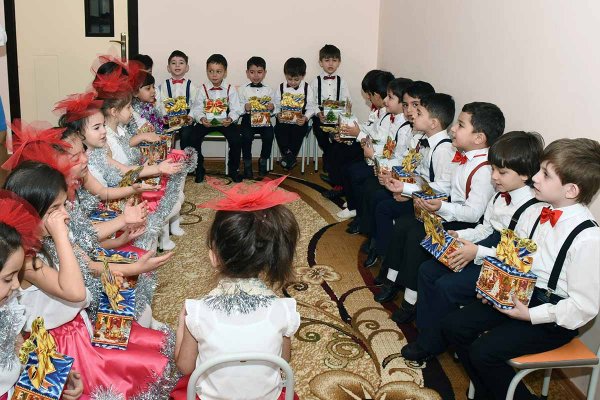 Sumqayıtda 9000 bayram hədiyyəsi paylandı - FOTOLAR Sumqayıtda 9000 bayram hədiyyəsi paylandı - FOTOLAR