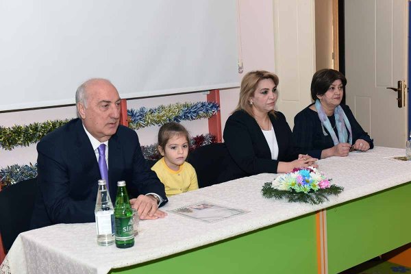 Sumqayıtda 9000 bayram hədiyyəsi paylandı - FOTOLAR Sumqayıtda 9000 bayram hədiyyəsi paylandı - FOTOLAR