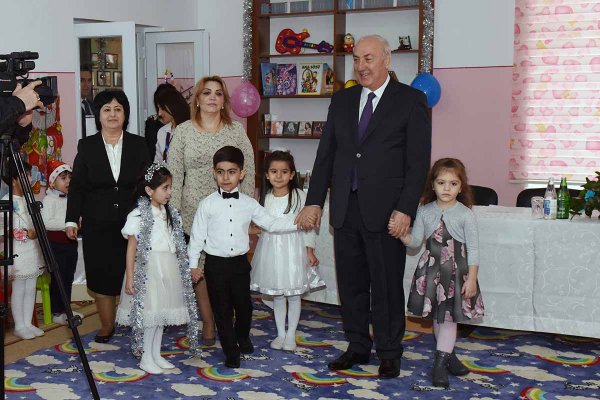 Sumqayıtda 9000 bayram hədiyyəsi paylandı - FOTOLAR Sumqayıtda 9000 bayram hədiyyəsi paylandı - FOTOLAR