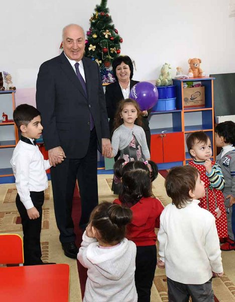 Sumqayıtda 9000 bayram hədiyyəsi paylandı - FOTOLAR Sumqayıtda 9000 bayram hədiyyəsi paylandı - FOTOLAR