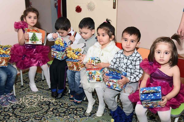 Sumqayıtda 9000 bayram hədiyyəsi paylandı - FOTOLAR Sumqayıtda 9000 bayram hədiyyəsi paylandı - FOTOLAR
