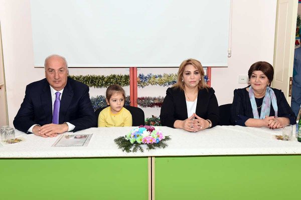 Sumqayıtda 9000 bayram hədiyyəsi paylandı - FOTOLAR Sumqayıtda 9000 bayram hədiyyəsi paylandı - FOTOLAR
