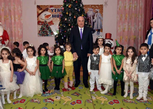 Sumqayıtda 9000 bayram hədiyyəsi paylandı - FOTOLAR Sumqayıtda 9000 bayram hədiyyəsi paylandı - FOTOLAR