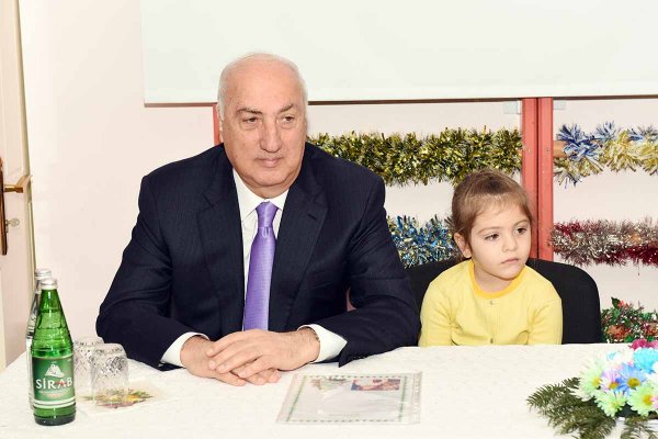 Sumqayıtda 9000 bayram hədiyyəsi paylandı - FOTOLAR Sumqayıtda 9000 bayram hədiyyəsi paylandı - FOTOLAR