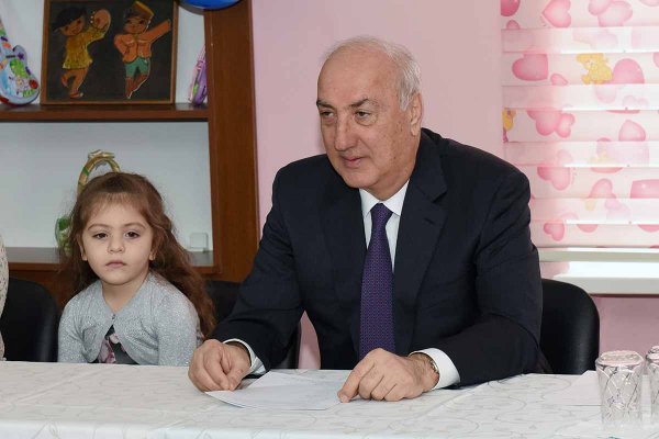 Sumqayıtda 9000 bayram hədiyyəsi paylandı - FOTOLAR Sumqayıtda 9000 bayram hədiyyəsi paylandı - FOTOLAR