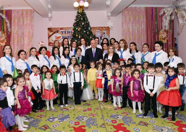 Sumqayıtda 9000 bayram hədiyyəsi paylandı - FOTOLAR Sumqayıtda 9000 bayram hədiyyəsi paylandı - FOTOLAR