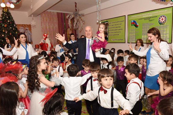 Sumqayıtda 9000 bayram hədiyyəsi paylandı - FOTOLAR Sumqayıtda 9000 bayram hədiyyəsi paylandı - FOTOLAR