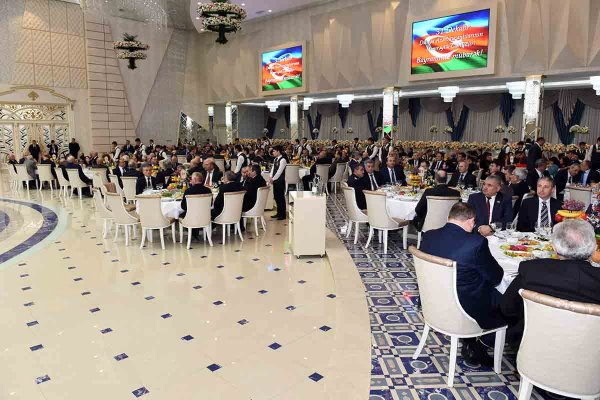 Sumqayıtda Dünya Azərbaycanlılarının Həmrəylik Günü və Yeni il bayramı qeyd olunub – FOTOLAR Sumqayıtda Dünya Azərbaycanlılarının Həmrəylik Günü və Yeni il bayramı qeyd olunub – FOTOLAR