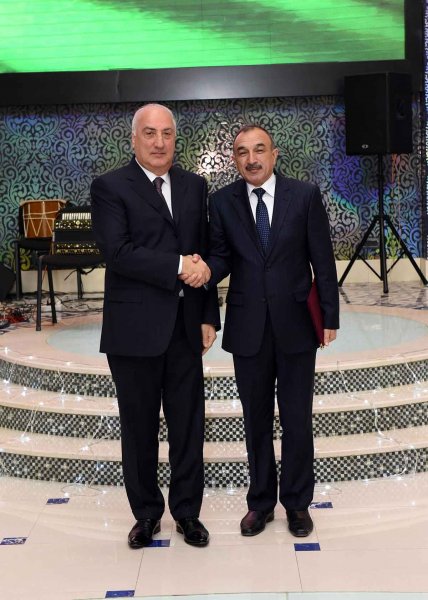 Sumqayıtda Dünya Azərbaycanlılarının Həmrəylik Günü və Yeni il bayramı qeyd olunub – FOTOLAR Sumqayıtda Dünya Azərbaycanlılarının Həmrəylik Günü və Yeni il bayramı qeyd olunub – FOTOLAR