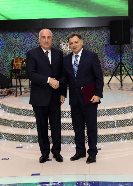 Sumqayıtda Dünya Azərbaycanlılarının Həmrəylik Günü və Yeni il bayramı qeyd olunub – FOTOLAR Sumqayıtda Dünya Azərbaycanlılarının Həmrəylik Günü və Yeni il bayramı qeyd olunub – FOTOLAR