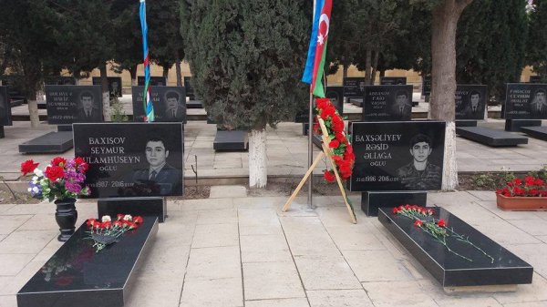 Sumqayıtda şəhid məzarları təhqir olunub? - FOTO