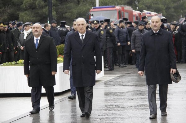 Sumqayıt rəsmiləri və ictimaiyyəti 20 Yanvar şəhidlərinin xatirəsini yad edib - FOTOLAR