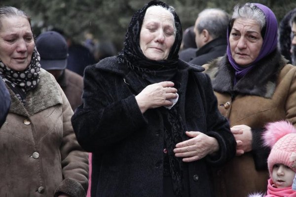 Sumqayıt rəsmiləri və ictimaiyyəti 20 Yanvar şəhidlərinin xatirəsini yad edib - FOTOLAR