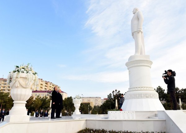 Mədəniyyət və turizm naziri Sumqayıtda vətəndaşlarla görüşüb