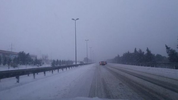 Sumqayıt- Bakı yolunda hərəkət iflic oldu - FOTOLAR Sumqayıt- Bakı yolunda hərəkət iflic oldu - FOTOLAR