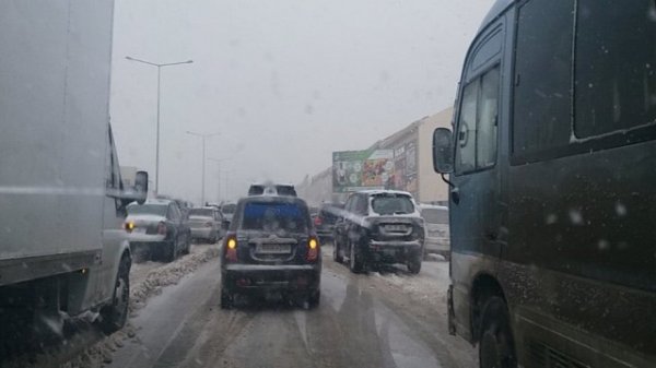 Sumqayıt- Bakı yolunda hərəkət iflic oldu - FOTOLAR Sumqayıt- Bakı yolunda hərəkət iflic oldu - FOTOLAR
