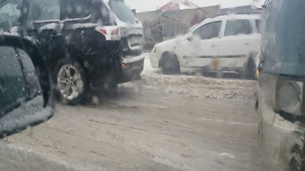 Sumqayıt- Bakı yolunda hərəkət iflic oldu - FOTOLAR Sumqayıt- Bakı yolunda hərəkət iflic oldu - FOTOLAR