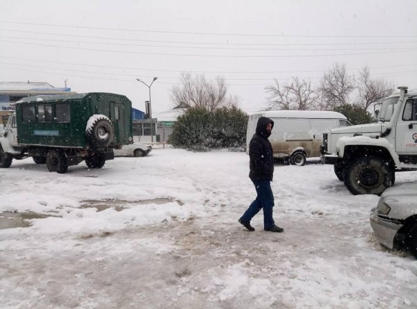 “Azərişıq” əməkdaşlarıyla məcburi köçkünlər arasında dava düşdü-FOTO “Azərişıq” əməkdaşlarıyla məcburi köçkünlər arasında dava düşdü-FOTO