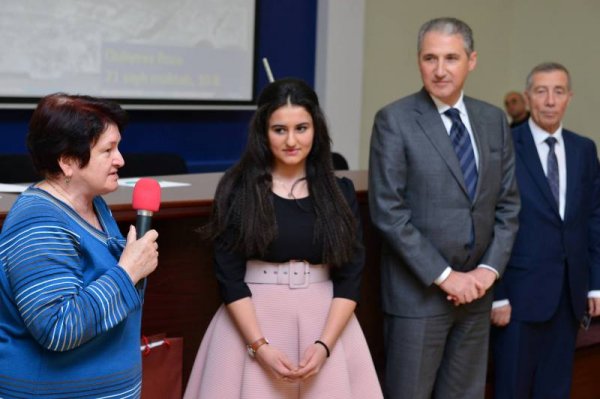 “Mənim Sumqayıtım” adlı rəsm müsabiqəsinin qalibləri mükafatlandırılıb -FOTOLAR “Mənim Sumqayıtım” adlı rəsm müsabiqəsinin qalibləri mükafatlandırılıb -FOTOLAR