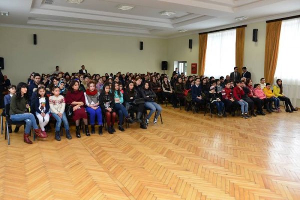 “Mənim Sumqayıtım” adlı rəsm müsabiqəsinin qalibləri mükafatlandırılıb -FOTOLAR “Mənim Sumqayıtım” adlı rəsm müsabiqəsinin qalibləri mükafatlandırılıb -FOTOLAR