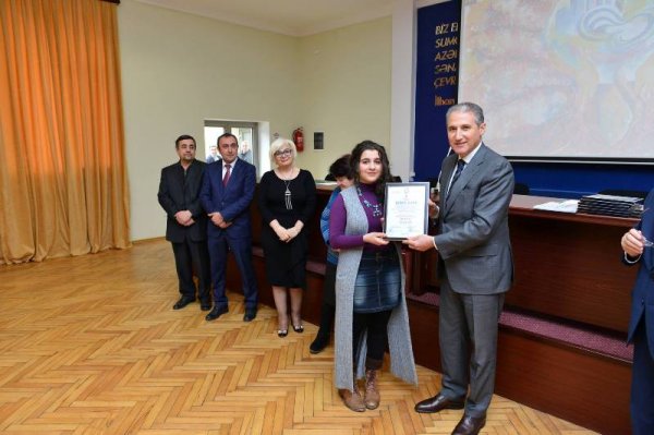 “Mənim Sumqayıtım” adlı rəsm müsabiqəsinin qalibləri mükafatlandırılıb -FOTOLAR “Mənim Sumqayıtım” adlı rəsm müsabiqəsinin qalibləri mükafatlandırılıb -FOTOLAR