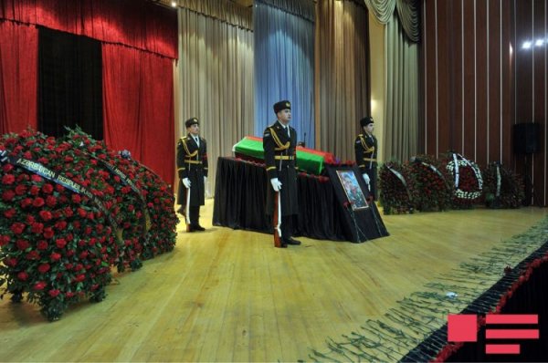 Şəhidimizlə vida mərasimi başa çatıb-FOTO Şəhidimizlə vida mərasimi başa çatıb-FOTO