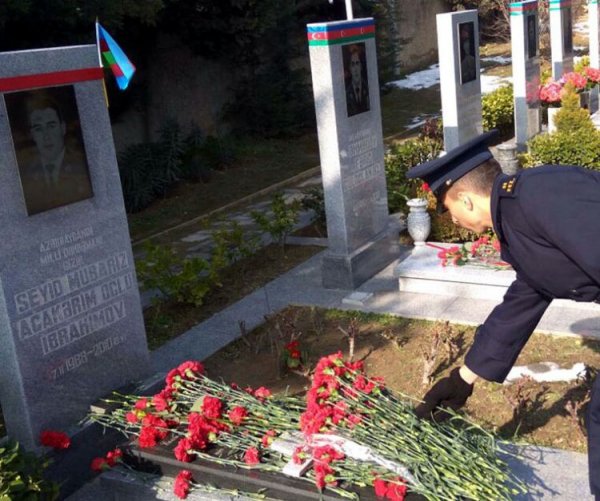 Mübariz İbrahimov doğum günündə anılıb-FOTO Mübariz İbrahimov doğum günündə anılıb-FOTO