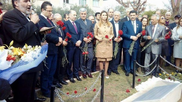 Xocalı soyqırımı qurbanlarının xatirəsi İzmirin Bornova bölgəsində anılıb - FOTOLAR