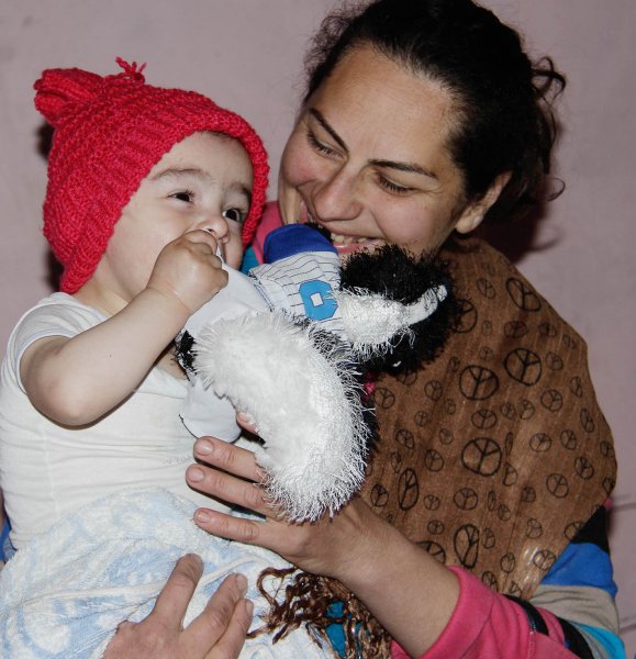 Sumqayıtda acınacaqlı vəziyyətdə yaşayan ailəyə yardım aksiyası davam edir - FOTOLAR Sumqayıtda acınacaqlı vəziyyətdə yaşayan ailəyə yardım aksiyası davam edir - FOTOLAR