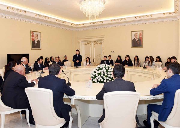 Sumqayıt hadisələri ilə bağlı dəyirmi masa keçirilib – FOTOLAR