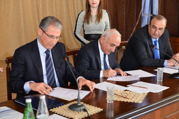 Sumqayıt Dövlət Universiteti ilə “Azərikimya” arasında əməkdaşlıq genişlənir: memorandum imzalandı - FOTOLAR