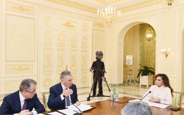 Sumqayıt yataqxanalarındakı qaçqın və məcburi köçkünlər köçürüləcək - Birinci vitse-prezident müşavirə keçirib (FOTOLAR) Sumqayıt yataqxanalarındakı qaçqın və məcburi köçkünlər köçürüləcək - Birinci vitse-prezident müşavirə keçirib (FOTOLAR)
