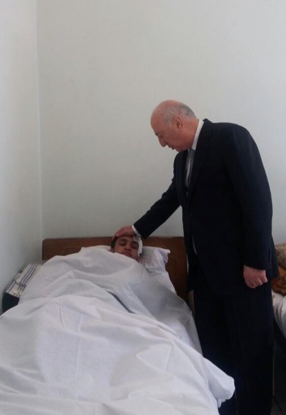 Sumqayıtın icra başçısı qəzada yaralanan tələbələrə baş çəkdi - Fotolar