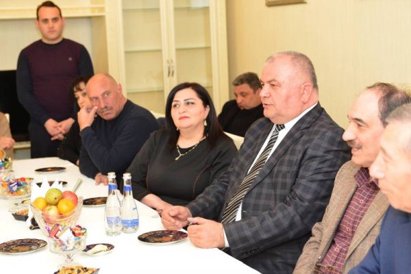 Sumqayıt Dövlət Dram Teatrının yaradıcı kollektivi ilə görüş keçirilib - FOTO Sumqayıt Dövlət Dram Teatrının yaradıcı kollektivi ilə görüş keçirilib - FOTO