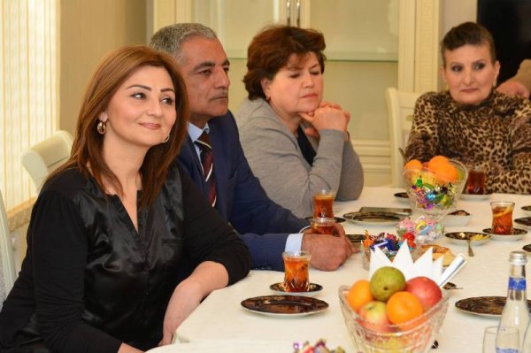 Sumqayıt Dövlət Dram Teatrının yaradıcı kollektivi ilə görüş keçirilib - FOTO Sumqayıt Dövlət Dram Teatrının yaradıcı kollektivi ilə görüş keçirilib - FOTO